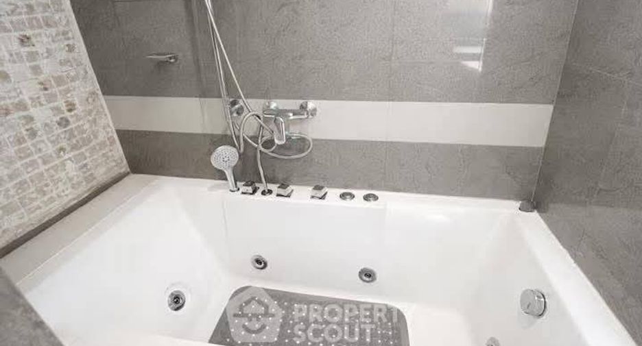 For rent 1 bed condo in Khlong Toei, Bangkok