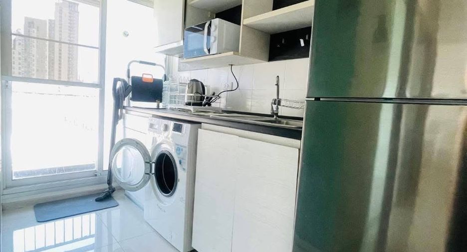 For rent 2 bedrooms condo in Huai Khwang, Bangkok