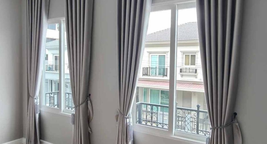 À louer 4 chambres maison à Nong Khaem, Bangkok