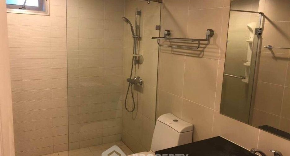 For rent 2 bedrooms condo in Huai Khwang, Bangkok