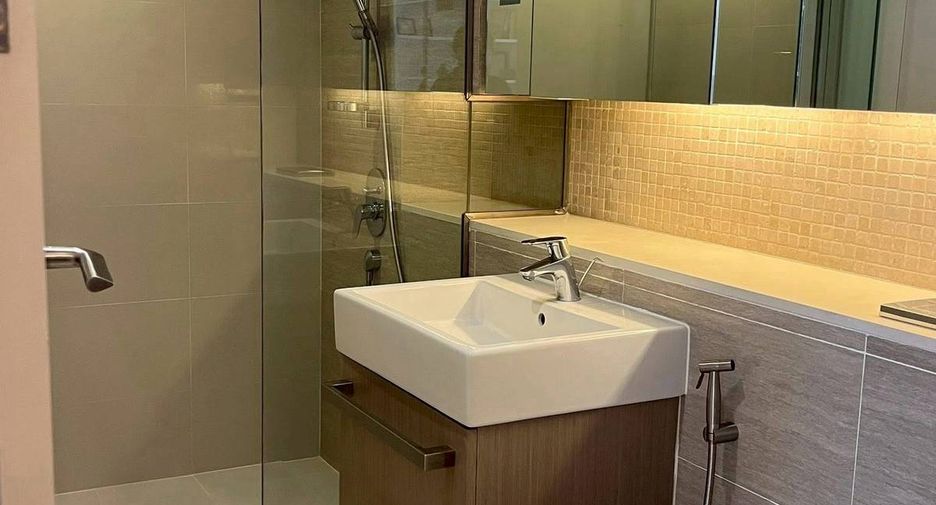 For rent 1 bed condo in Khlong Toei, Bangkok