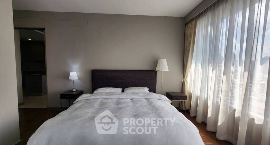 For rent 2 bedrooms condo in Bang Rak, Bangkok