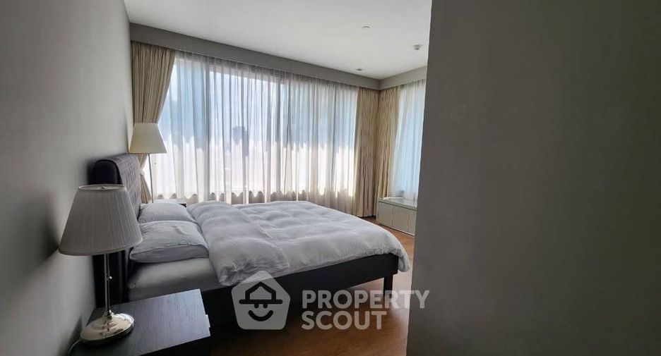 For rent 2 bedrooms condo in Bang Rak, Bangkok