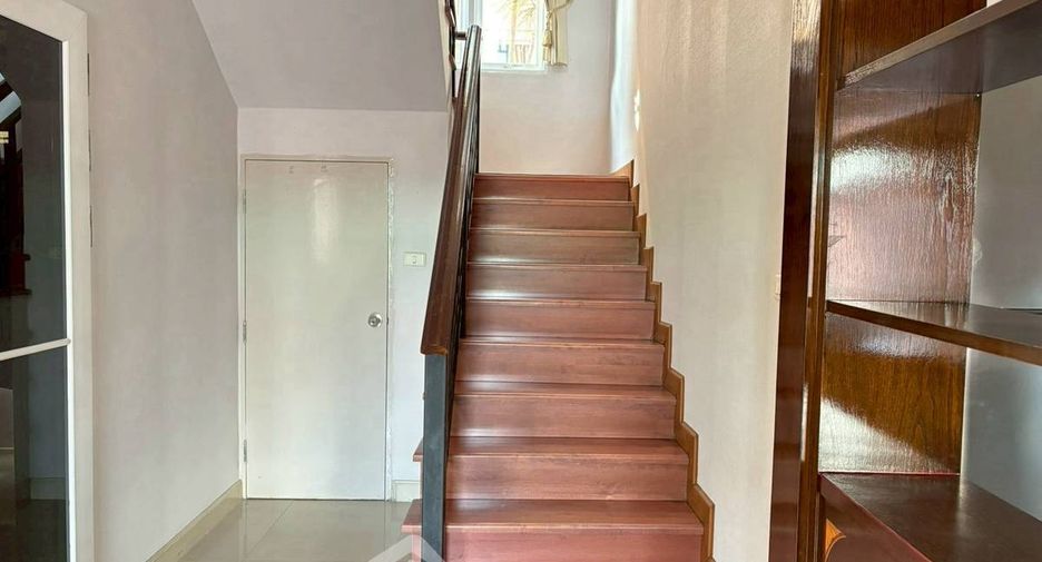 Haus zur Miete mit 3 Zimmer in Bang Kapi, Bangkok