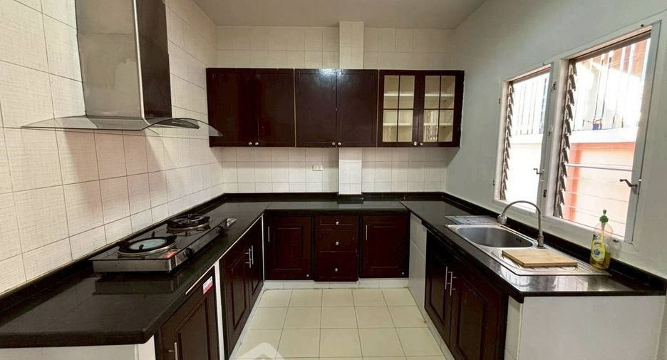 Haus zur Miete mit 3 Zimmer in Bang Kapi, Bangkok