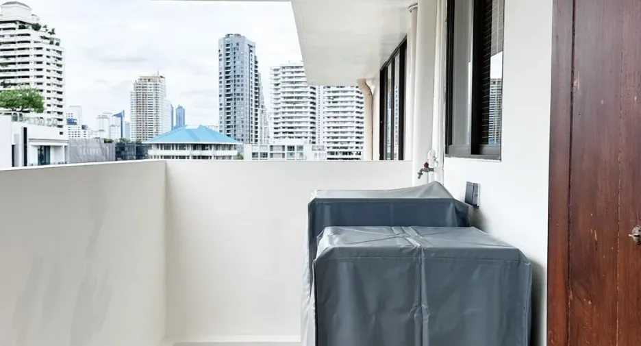 For rent 2 bedrooms condo in Khlong Toei, Bangkok