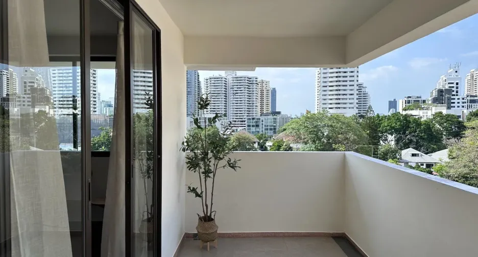 For rent 2 bedrooms condo in Khlong Toei, Bangkok