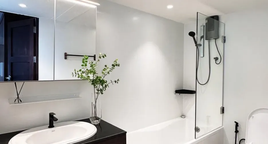 For rent 2 bedrooms condo in Khlong Toei, Bangkok