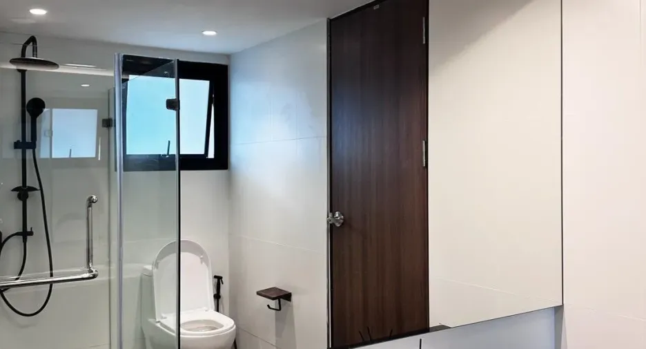 For rent 2 bedrooms condo in Khlong Toei, Bangkok