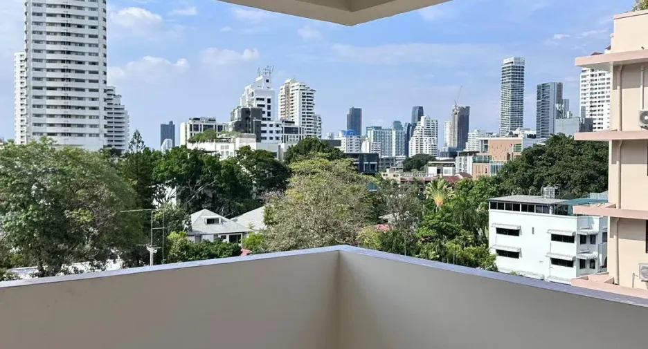 For rent 2 bedrooms condo in Khlong Toei, Bangkok