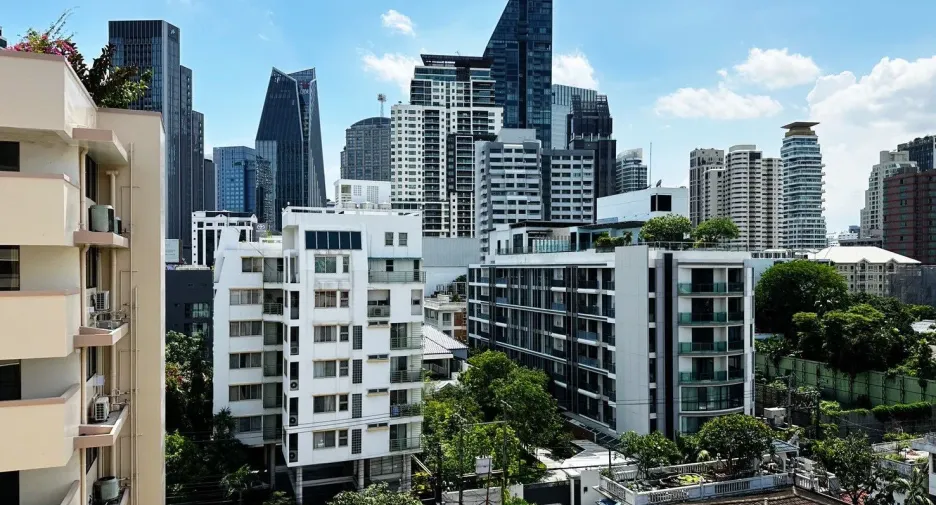For rent 3 bedrooms condo in Khlong Toei, Bangkok