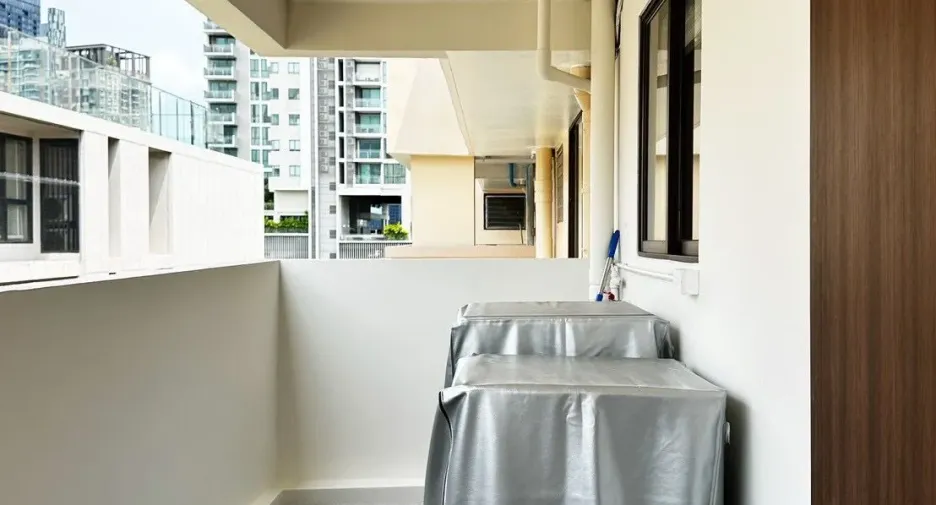 For rent 3 bedrooms condo in Khlong Toei, Bangkok
