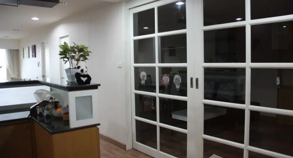 For rent 2 bedrooms condo in Phra Khanong, Bangkok
