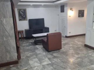 Casa adosada en alquiler de 4 habitaciones en Watthana, Bangkok