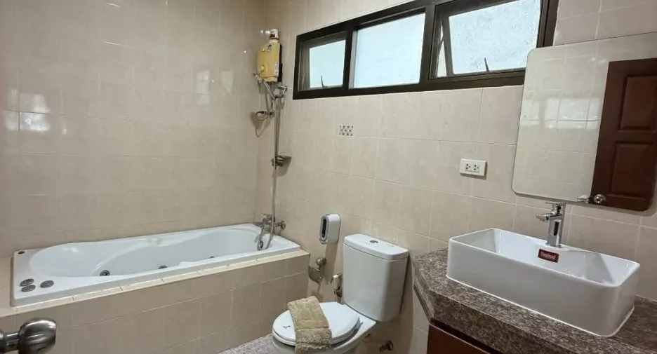 For rent 3 bedrooms villa in Bang Lamung, Chonburi