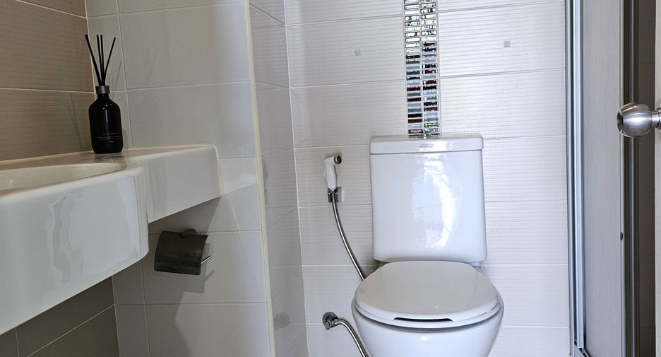 À louer et à vendre 1 chambre condo à Huai Khwang, Bangkok