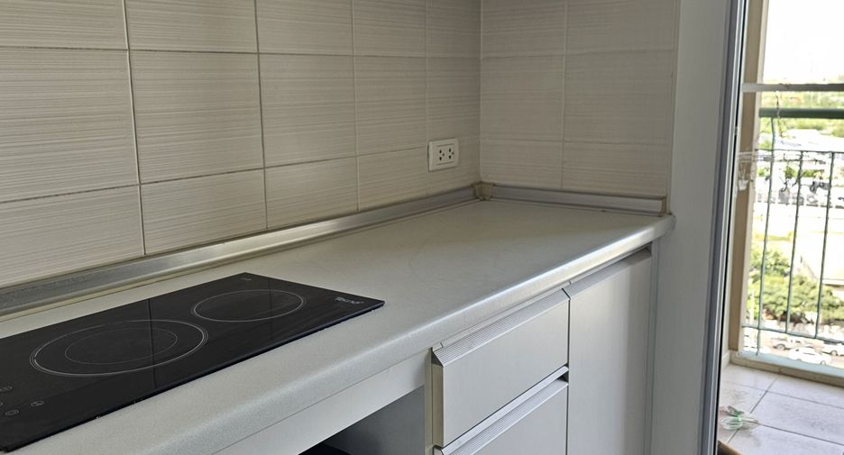 À louer et à vendre 1 chambre condo à Huai Khwang, Bangkok