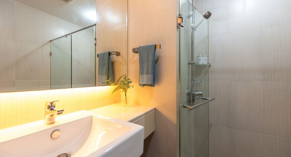 For sale 1 bed condo in Khlong Toei, Bangkok