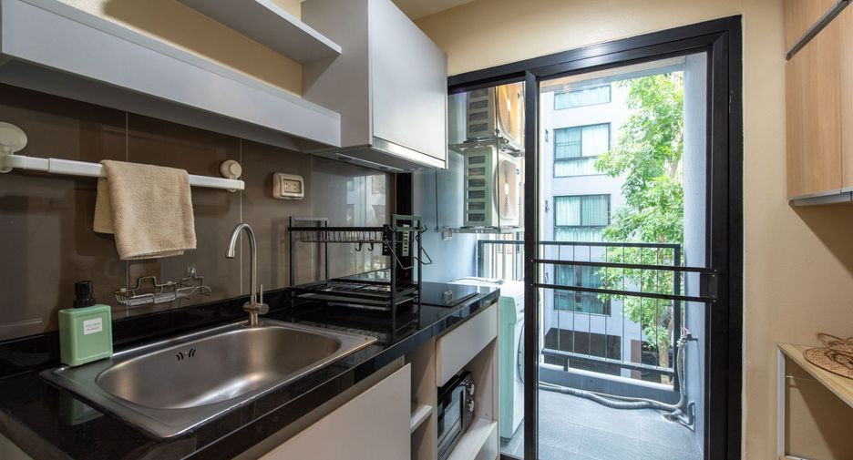 For sale 1 bed condo in Khlong Toei, Bangkok