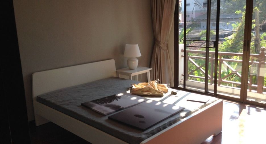 For rent 4 bedrooms townhouse in Suan Luang, Bangkok