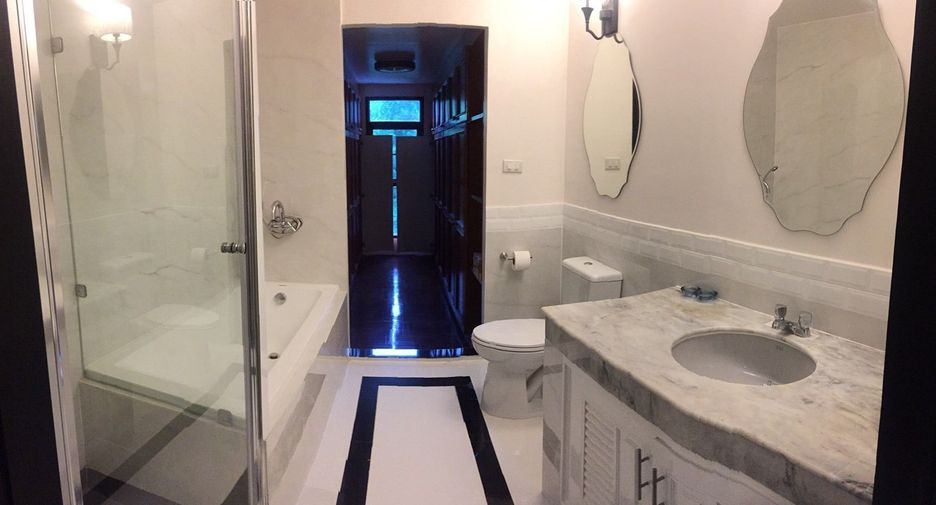 For rent 4 bedrooms townhouse in Suan Luang, Bangkok