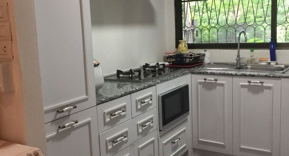 For rent 4 bedrooms townhouse in Suan Luang, Bangkok