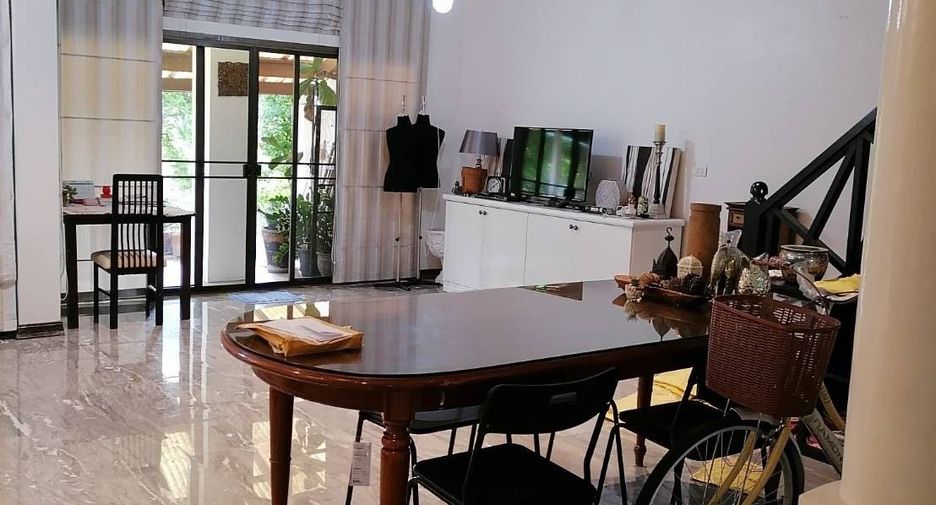 For rent 4 bedrooms townhouse in Suan Luang, Bangkok