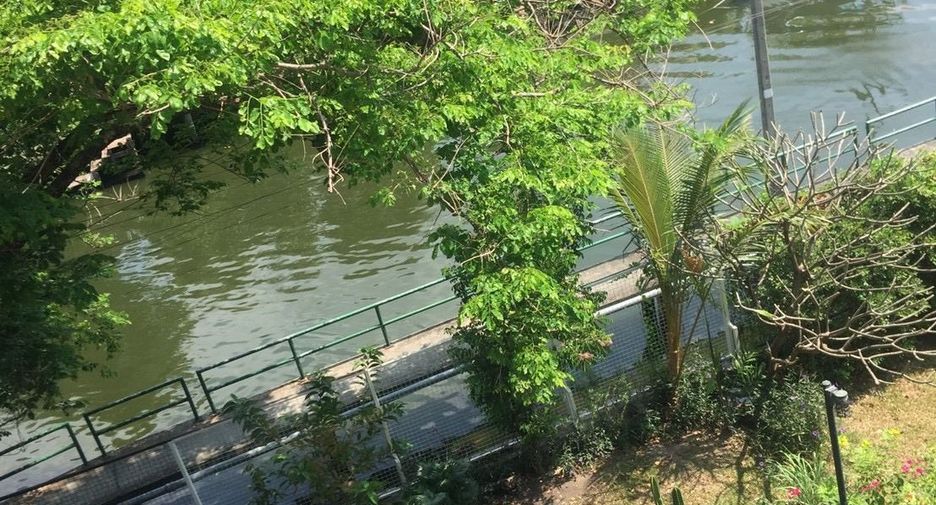 For rent 4 bedrooms townhouse in Suan Luang, Bangkok