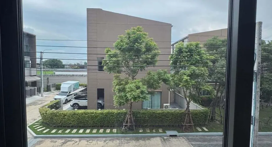 Casa en alquiler y en venta de 3 habitaciones en Bang Phli, Samut Prakan
