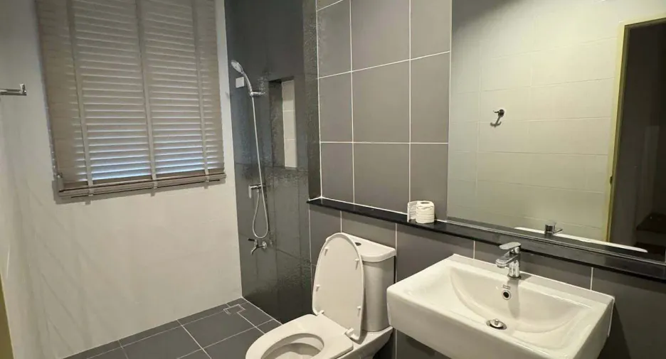 Casa en alquiler y en venta de 3 habitaciones en Bang Phli, Samut Prakan
