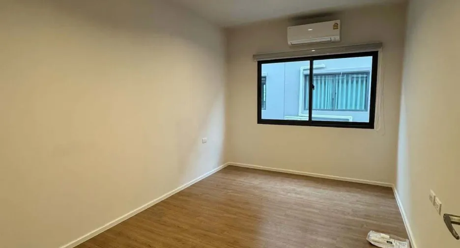 Casa en alquiler y en venta de 3 habitaciones en Bang Phli, Samut Prakan