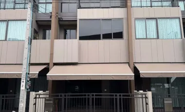 Casa en alquiler y en venta de 3 habitaciones en Bang Phli, Samut Prakan