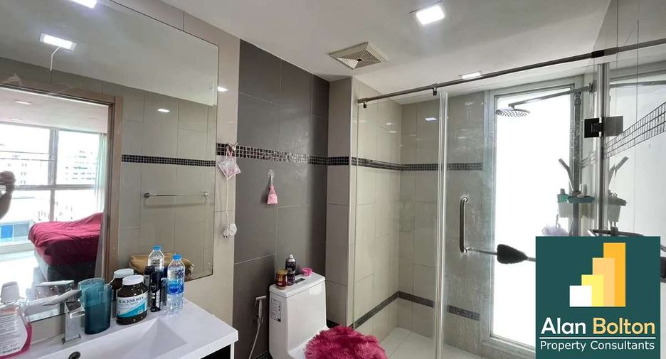 For sale 2 bedrooms condo in Pratumnak, Pattaya