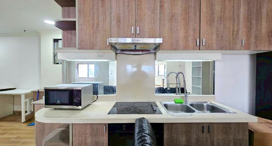 For rent 2 bedrooms condo in Khlong Toei, Bangkok
