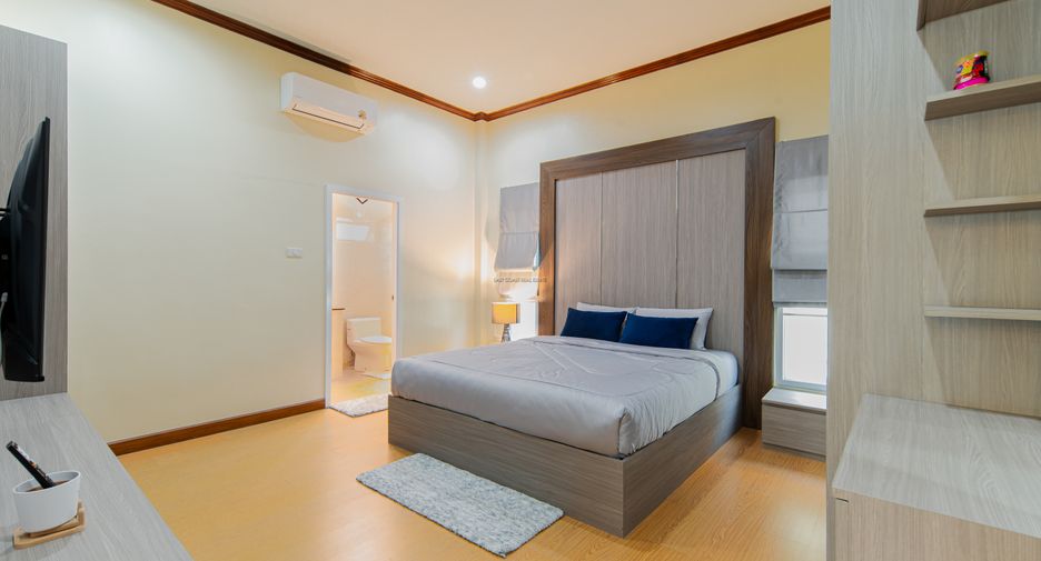 For rent 4 bedrooms house in East Pattaya, Pattaya