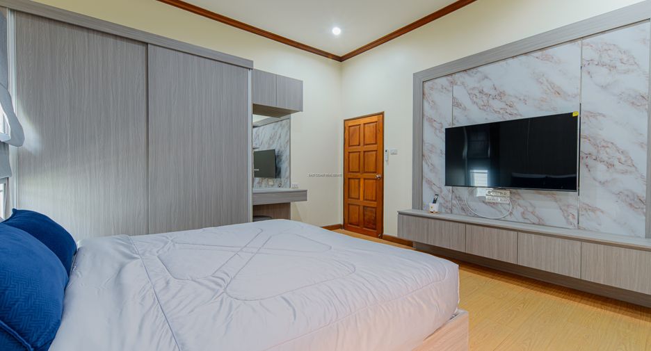 For rent 4 bedrooms house in East Pattaya, Pattaya