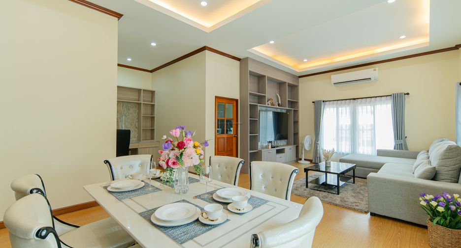 For rent 4 bedrooms house in East Pattaya, Pattaya