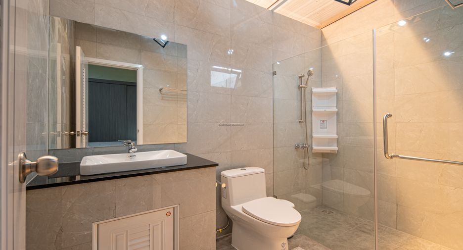 For rent 4 bedrooms house in East Pattaya, Pattaya