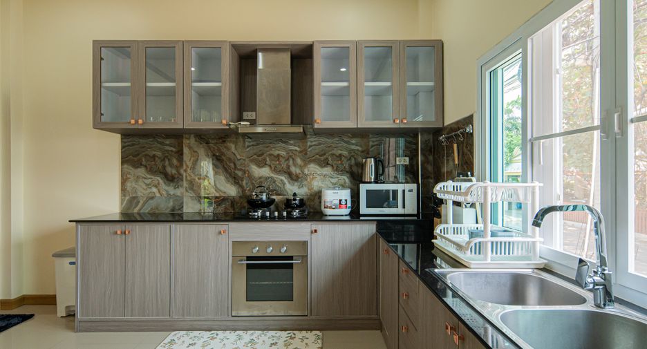 For rent 4 bedrooms house in East Pattaya, Pattaya