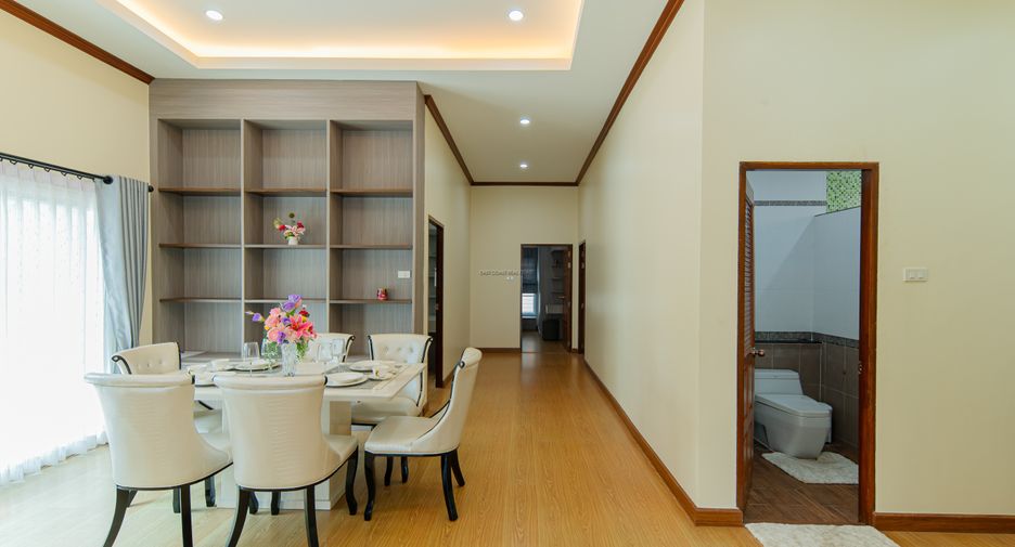For rent 4 bedrooms house in East Pattaya, Pattaya
