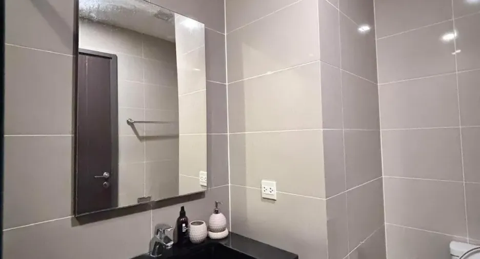 À vendre 1 chambre condo à Khlong Toei, Bangkok