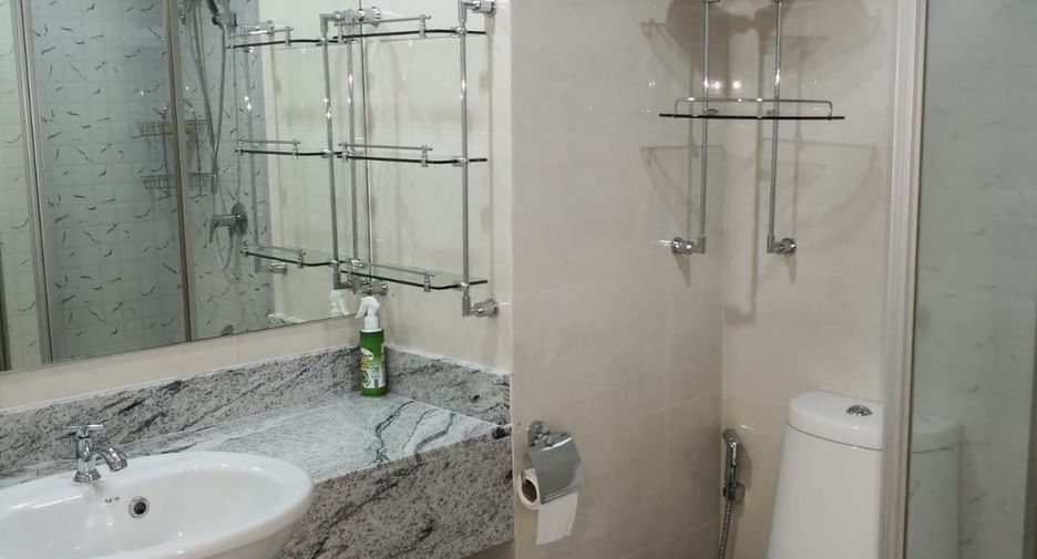 À louer et à vendre studio condo à Phra Khanong, Bangkok