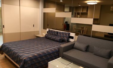À louer et à vendre studio condo à Phra Khanong, Bangkok