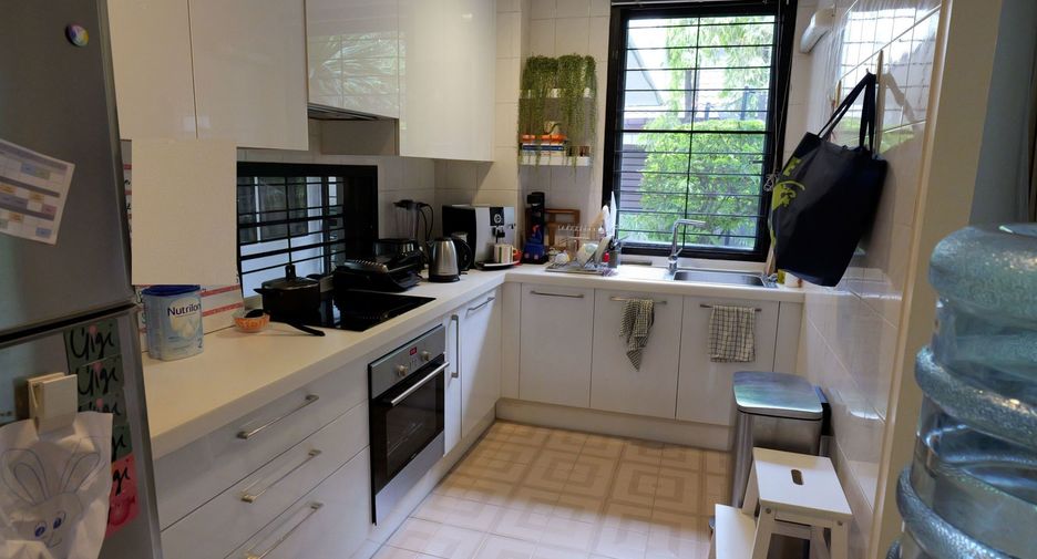 Casa en alquiler de 4 habitaciones en Watthana, Bangkok