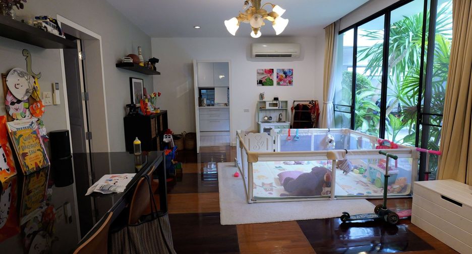 Casa en alquiler de 4 habitaciones en Watthana, Bangkok