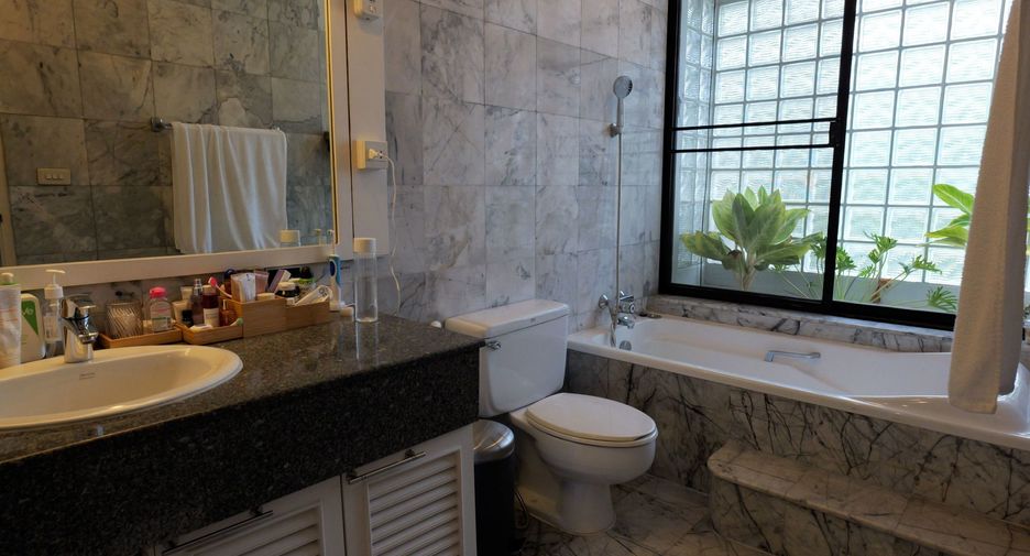 Casa en alquiler de 4 habitaciones en Watthana, Bangkok