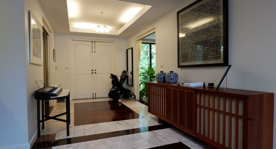 Casa en alquiler de 4 habitaciones en Watthana, Bangkok