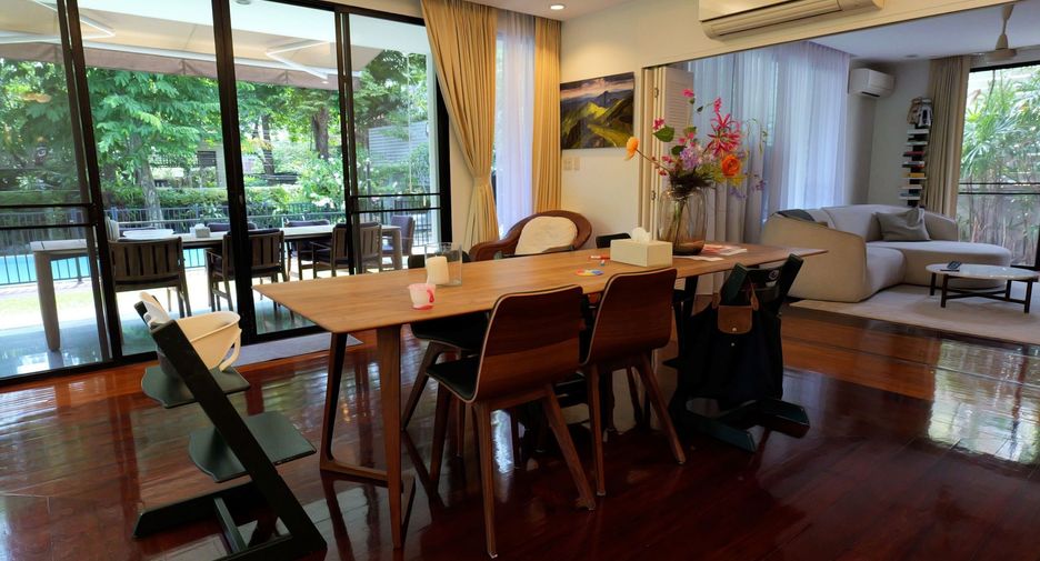 Casa en alquiler de 4 habitaciones en Watthana, Bangkok