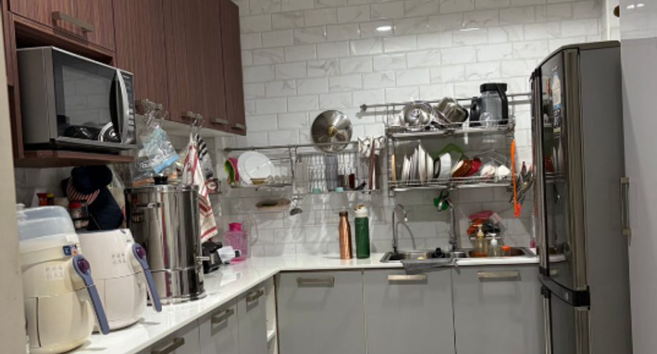For rent 4 bedrooms townhouse in Yan Nawa, Bangkok