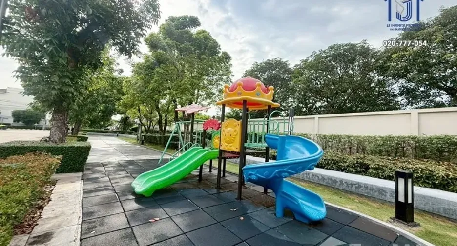 Casa adosada en venta de 4 habitaciones en Mueang Nonthaburi, Nonthaburi